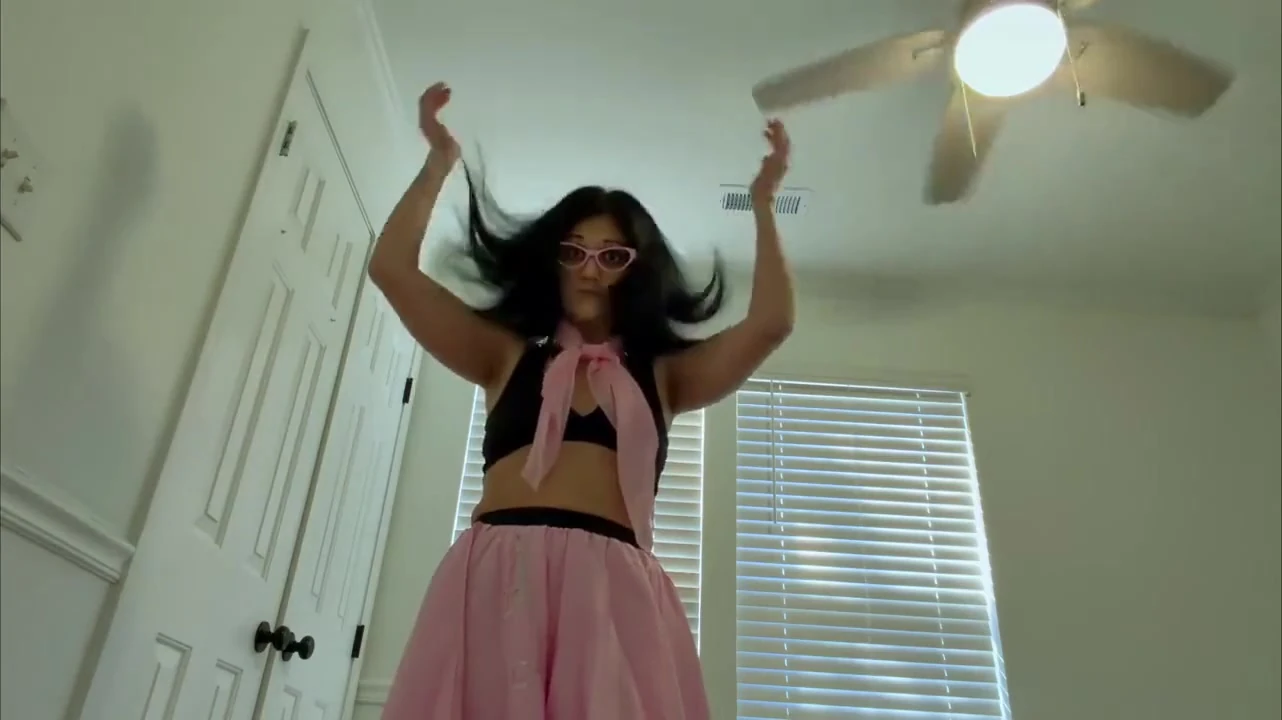 Devyn’s Sultry ’50s Giantess Fantasy HD POV Tiny Thrills Awaits!