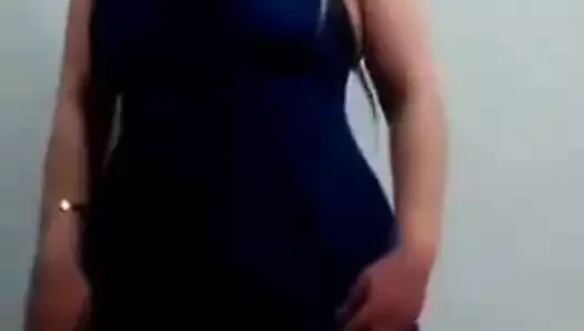 Arap sıcak kız peçe ile dans ediyor ve büyük kıçını gösteriyor