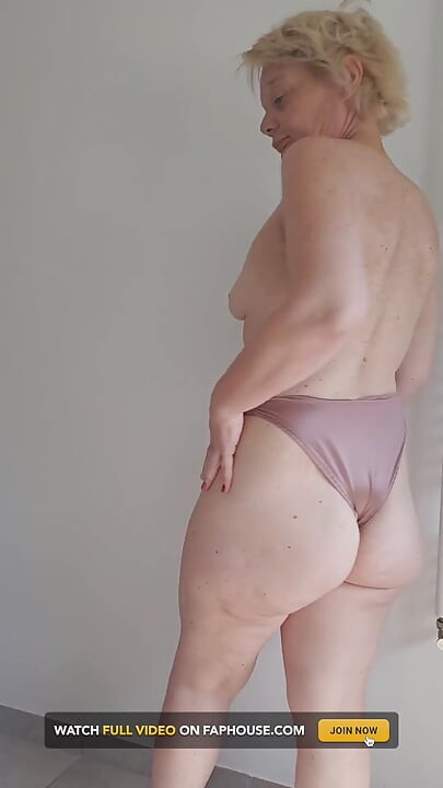 Olgun MILF ve Orospu Bu Çıplak Soyunma Senin İçin