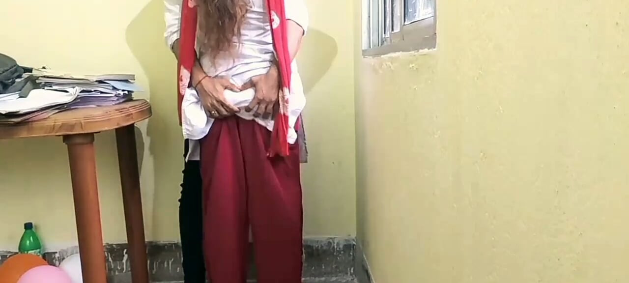 Üniversite mağazasında erkek kız