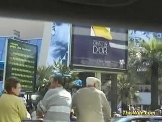 Esmer eş berbat içinde park