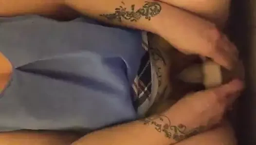 Tatted milf sürtük