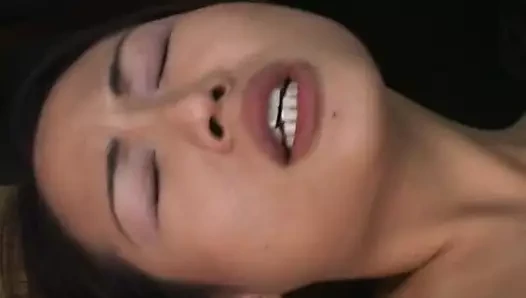 Seksi Asyalı bebek sert anal seksin tadını çıkarıyor - klasik göt deliği delme