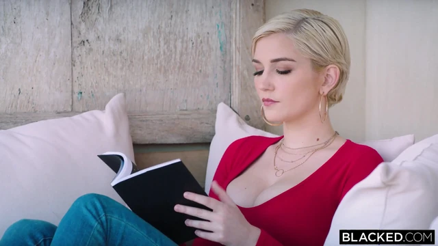 Очерненная, она никогда не имела большой черный член и хотела лечить себя