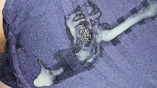 Alman sürtük işe gitmeden önce sikiliyor ve külotuna boşalıyor