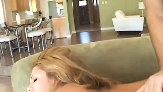 Seksi orta yaşlı seksi kadın erkek delisi götü canavar yaraklarla sikiliyor (tam film)