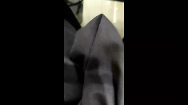 Desi Dick Ofiste Yanıp Sönüyor ve Masterbation