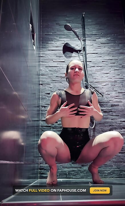 Duşta göt ibadeti fetişi striptiz