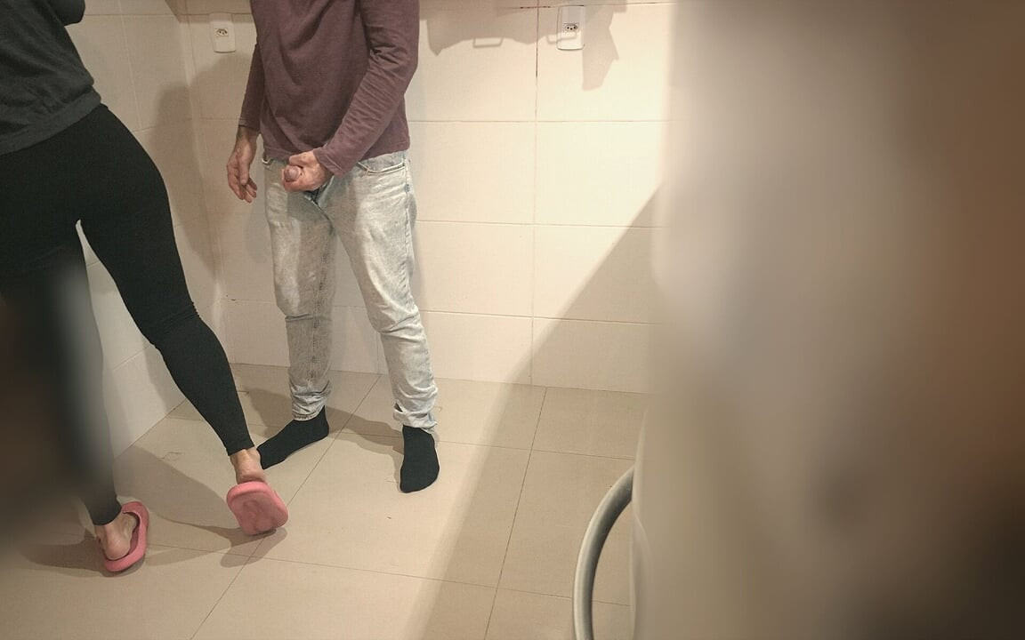 Ateşli evli kadın mutfakta şiplak - sakso ve ayakta sikiş ağzında bitiyor