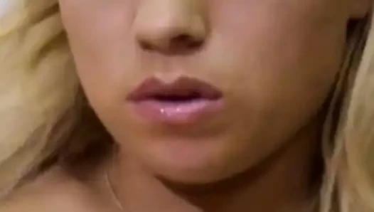 Çıplak metres kullanma onu parmaklar için boşalmak ve yapmak eğlenceli