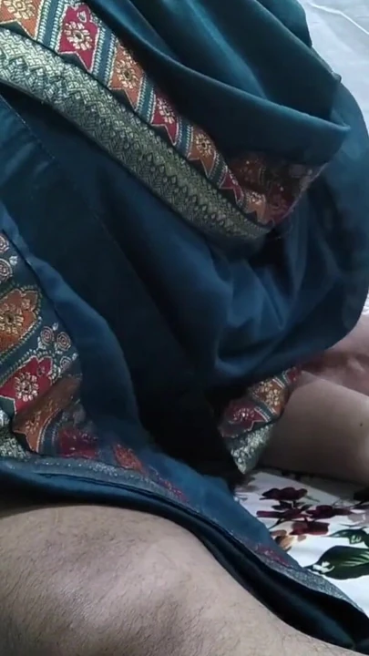 Sexy Bhabhi Ko Ghar Me Jakar Land Chuswvaya 💦 | Clip 1