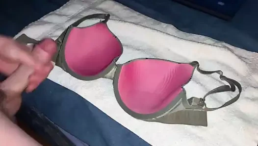 Pembe döl sutyen karşılaştırması