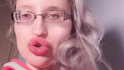 kırmızı lipglos büyüleyici