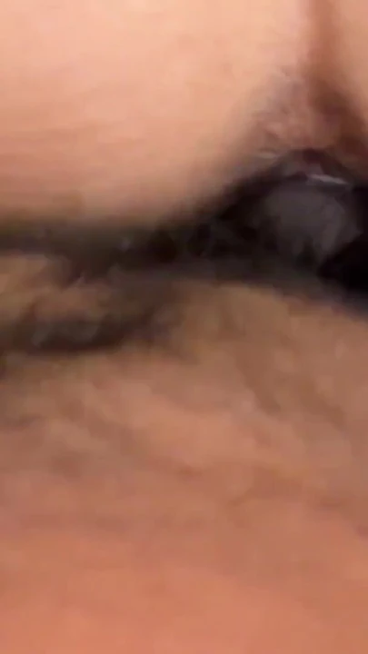 Üvey kız kardeş üvey erkek kardeşe yanlış bir jest yaparken, üvey erkek kardeş de fırsatı bırakmadı, penisi i koyun | Klip 1