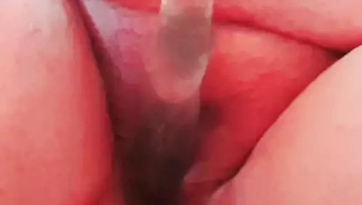 İri güzel kadın dildoyla sikişiyor