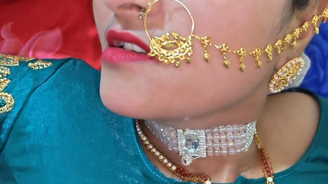 Güzel yeni evli çift yatak odasında romantizm seks net Hintçe ses