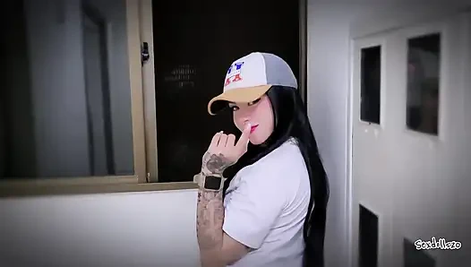 Bakış açısı karısının onu merdivenlerde emmesini bilmeden komşumu aradım