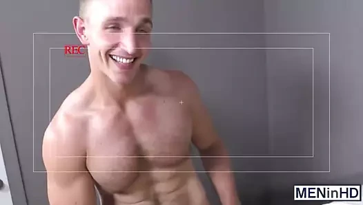 Landon mycles değil kardeşi ve onun bf ile bir üçlü var