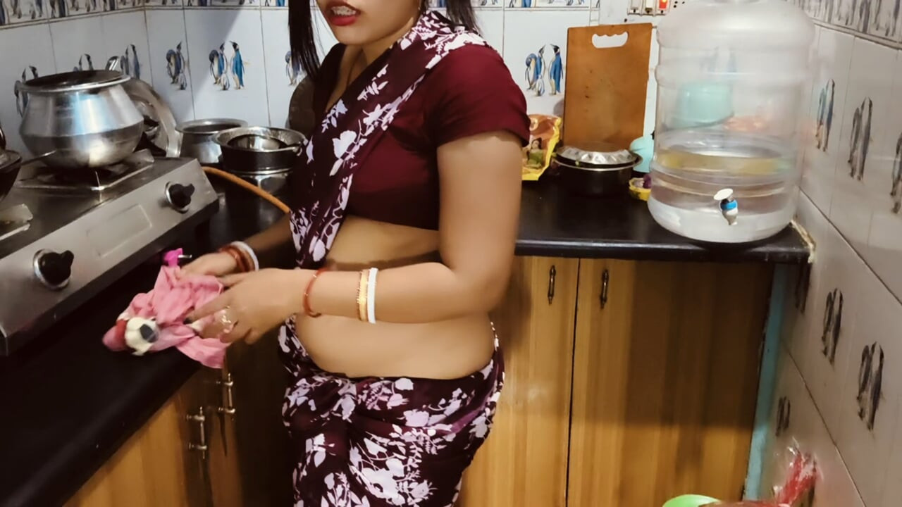 Odia temizlik yapan erkekler ev sahibi tarafından seks yapıyor, Odia Hintli kadın seks videosu,