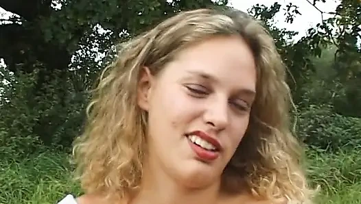 Sevimli sürtük iyi yarak emmeyi seviyor