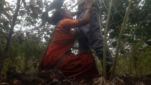 Khet me kam karane aai yenge ki chudai