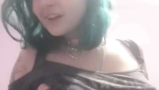 Bu tatillerde yokluğum için özür dilemek ve 2 Ocak'ta yeniden başlatileceğimi söylemek için küçük videom