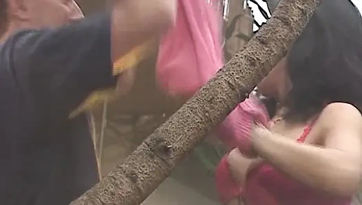 Mükemmel Alman fahişeler açık havada anal üçlü sekste yarağı paylaşıyor