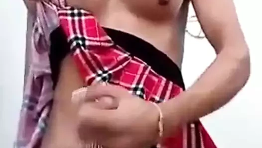 T-girl okul için fazla havalı