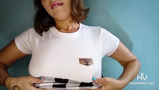 Evde yalnızken kendimi kamerada sergilemeyi seviyorum