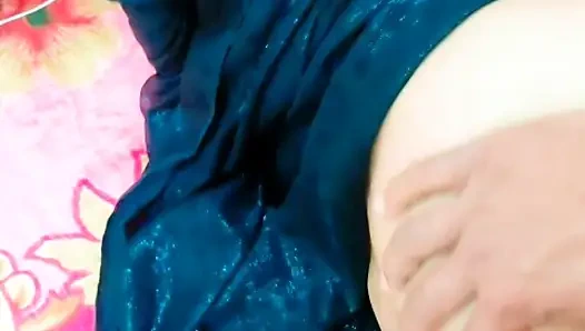 Hintli kadın büyük yarağı için erkek arkadaşıyla aldatıyor ama kocası onu erkek arkadaşıyla yakaladı