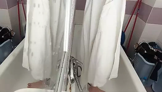 Amatör evli kadın duş alıyor