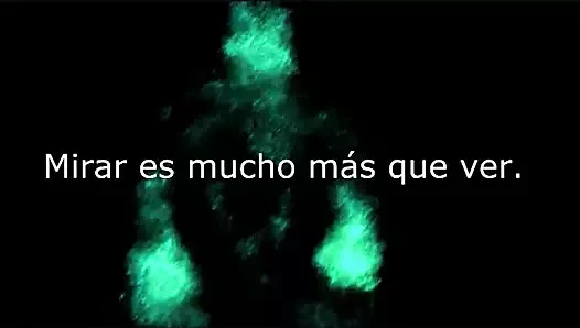 Ella esta en el centro