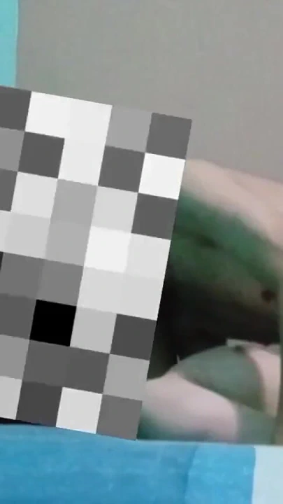 "Bir arkadaşı pansiyon evini ziyaret ederken" duygusal an