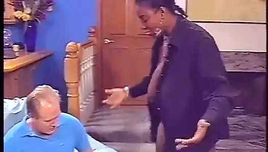 İki yaşlı beyaz adam için büyük memeli üç zenci kaltak