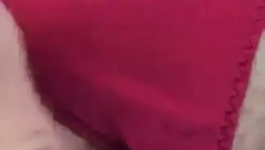 Kırmızı saten külot dildo