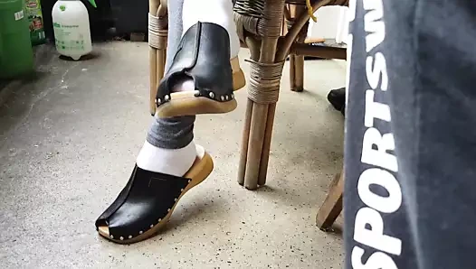 gute Freundin hat bei mir Esprit Clogs als hausschuhe an