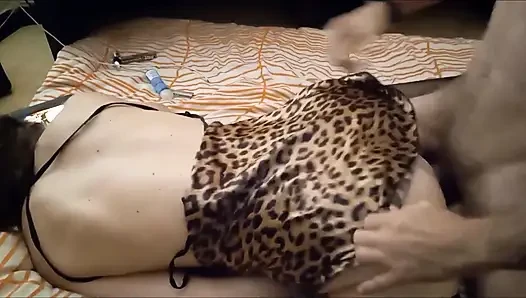866 - sürtük amatör, tanga, elbise, pembe saten kıyafet, domaltmalı, oral seks, bakış açısı, göt yalama