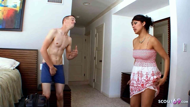 Паренек с большим хуем склонил мачеху латину зрелую подругу к неверному траху старых молодых