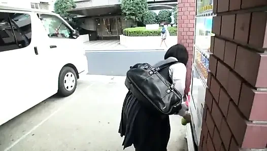 Garaj öpücüğü şoku - kısa saçlı güzelin suçlu zevki