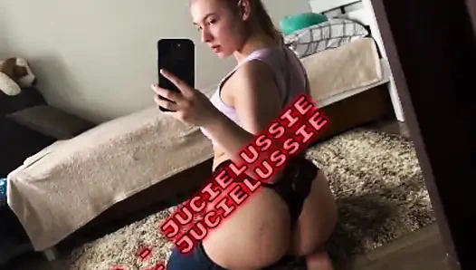 İlk kez anal sikişiyor ve sıkı amcığını parmaklıyor