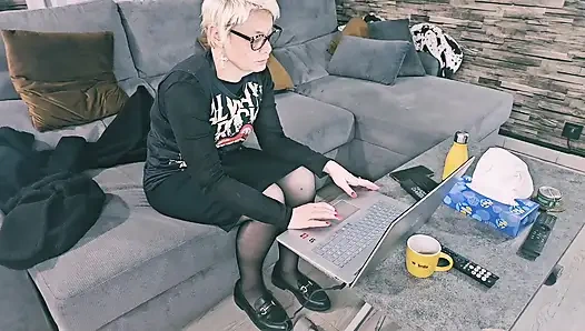 Olgun MILF vajinamla çalışmak ya da dildo arasında seçim yapmak zorundaydım