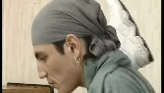 Teen mit dicken Titten wird gefickt