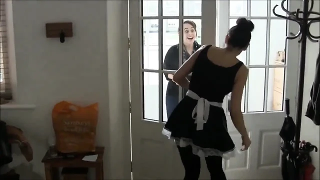 Öğürme eğitmeni - Fransız hizmetçi lezbiyen kadınlar tarafından bağlı ve ağzı tıkalı