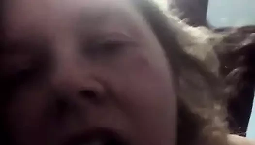 Seksi sürtük büyük bir yarakla sikişiyor