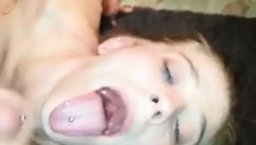 Sürtükler ıslak yutuyor