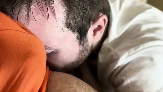 Üvey babamı emiyor