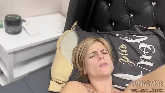 Seksi Bir Sarışın Bakış açısıyla Anal Sikiliyor