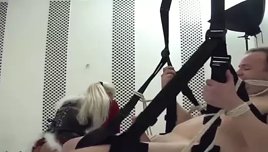 metresi verir köle bir noel bonusu