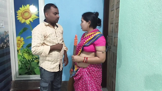 Köylü desi evli kadın hintli kadınla sert seks yapıyor. Kocası evde değilken