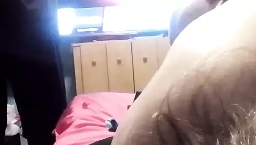 çıplak beyaz kız siyah horoz tarafından becerdin alır